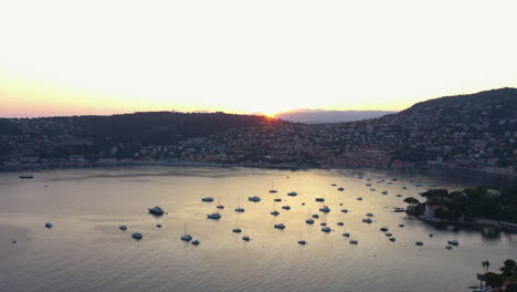 Sonnenuntergang-über-Der-Bucht-Von-Villefranche-sur-Mer,-Luftaufnahme,-Französische-Riviera,-Nizza,-Frankreich